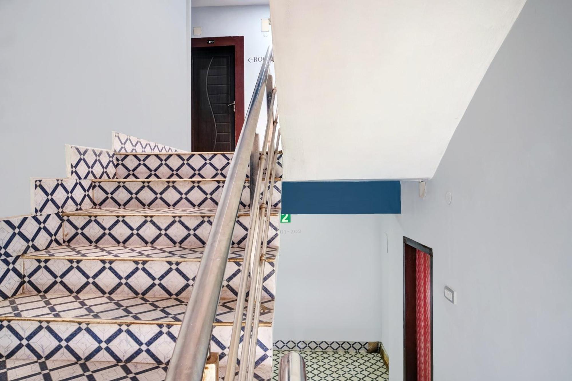 Super Hotel O Noonmati Guwahati Formerly Hotel Sundari Eksteriør billede